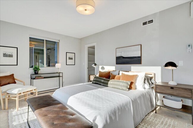 Building Photo - $500 off first month's rent! Spacious, light-filled 4-bdrm/3.5-bath home w/ roof deck