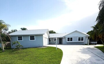 Building Photo - Boater's Dream: 4/2.5/3CG home in exclusiv...