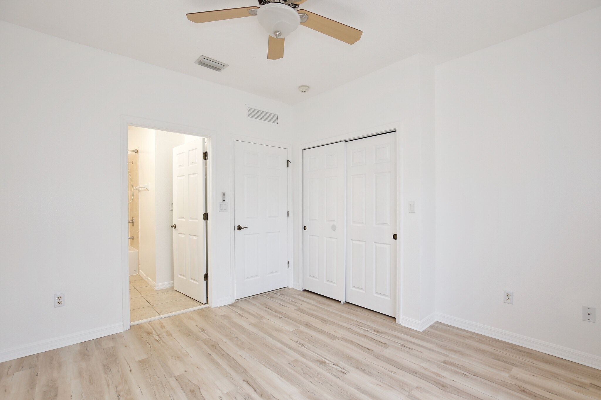 Building Photo - 11564 Mizzon Dr