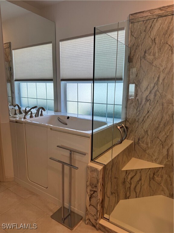 Building Photo - 15890 Delasol Ln