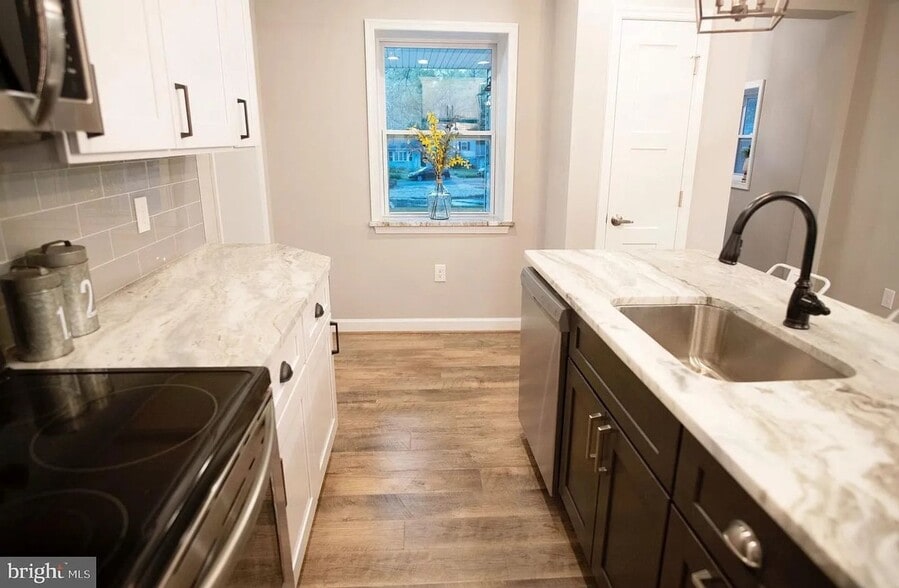 Building Photo - 211 Sillery Bay Rd