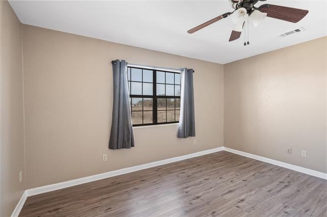 Building Photo - 208 W Maple St