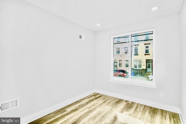 Building Photo - Brand New Luxury Apartments