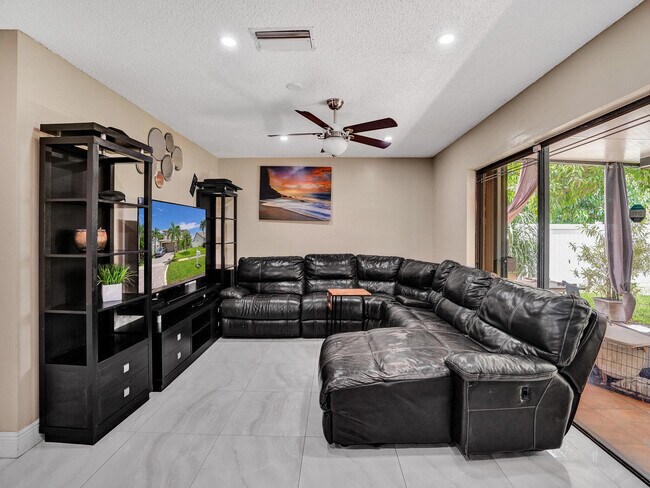 Building Photo - 9610 Dunhill Dr