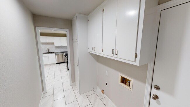 Building Photo - 6010 E 18th St