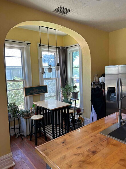 Building Photo - 1423 11th St