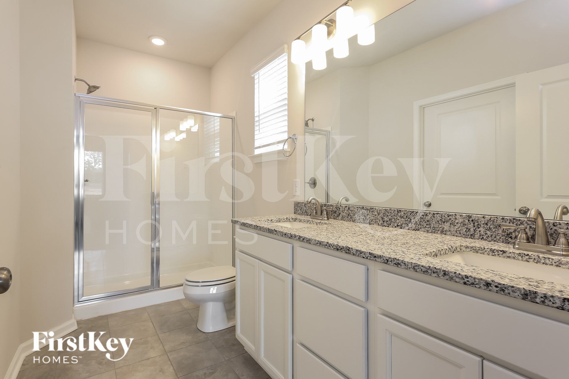 Building Photo - 525 Hillpark Ln