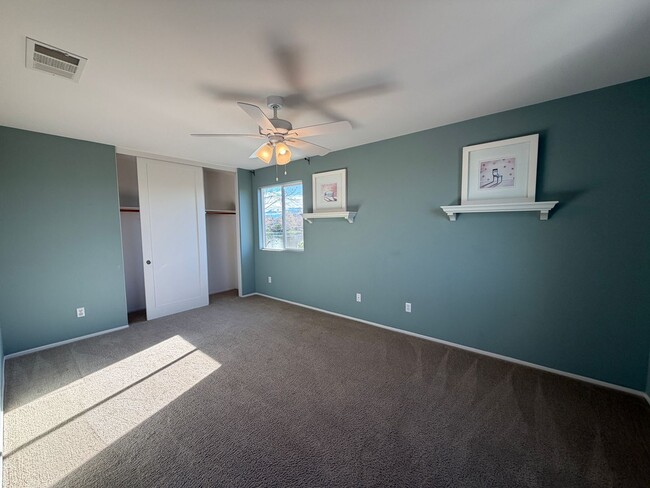 Building Photo - 37836 Divot Dr