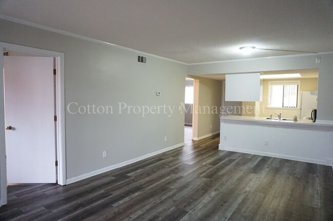 Building Photo - 2BR/2BA Condo - Great Location in Midtown Wilmington on Holly Tree / $1,199 /month Includes Water...