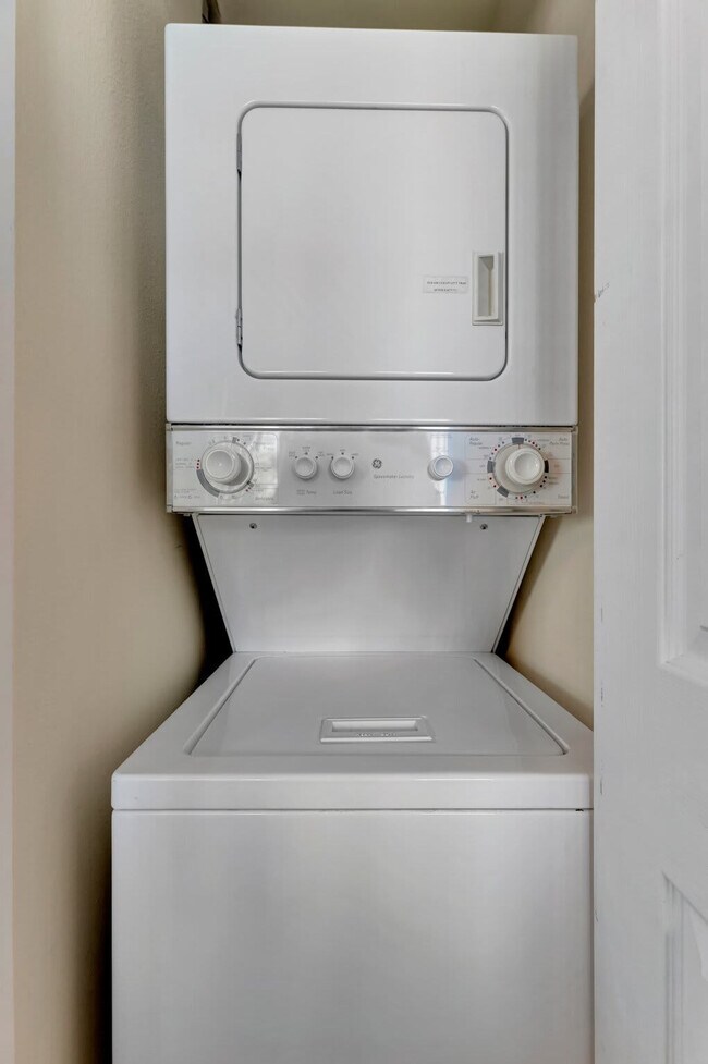 Building Photo - 8800 Bay Pines Blvd