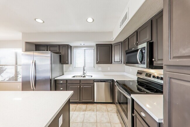 Building Photo - 548 E Cathy Dr