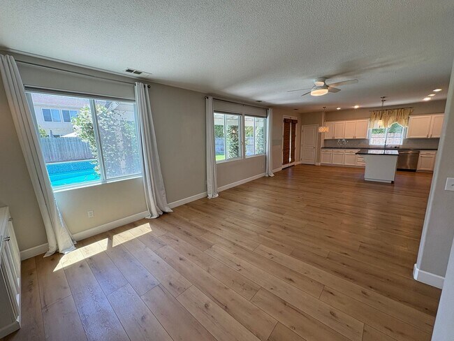 Building Photo - NW Two story home, located in Foxwood subd...