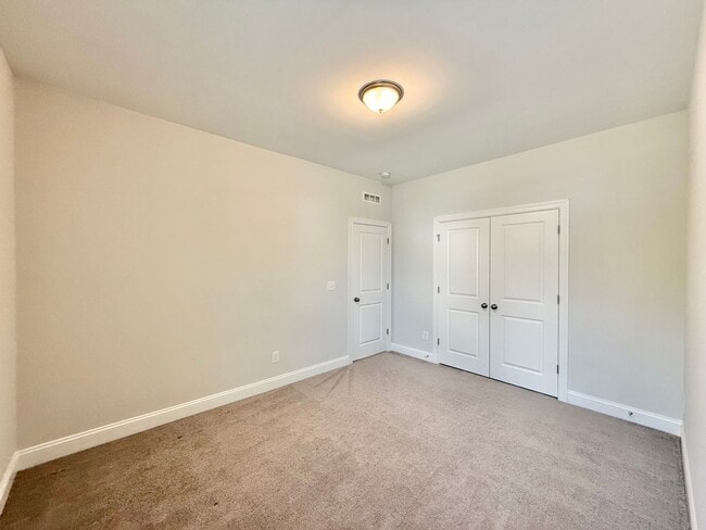 Building Photo - Stunning 5BD, 3BA Raleigh Home Within the ...