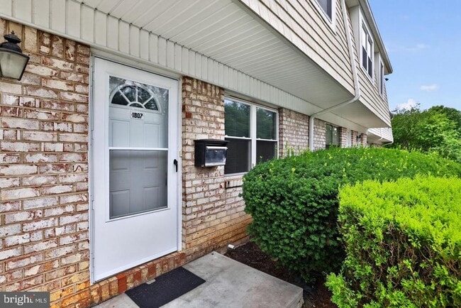 Building Photo - 1807 Silver Ct