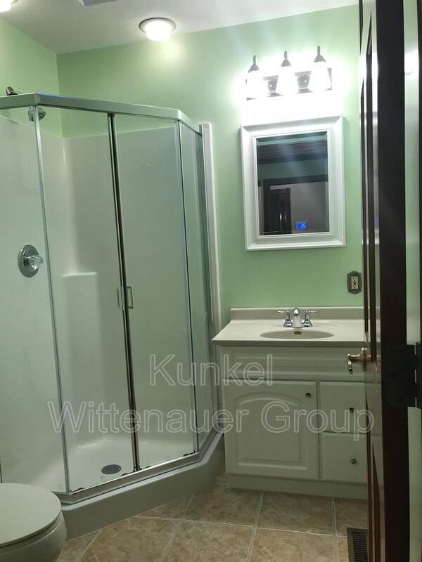 Building Photo - 225 Archview Dr