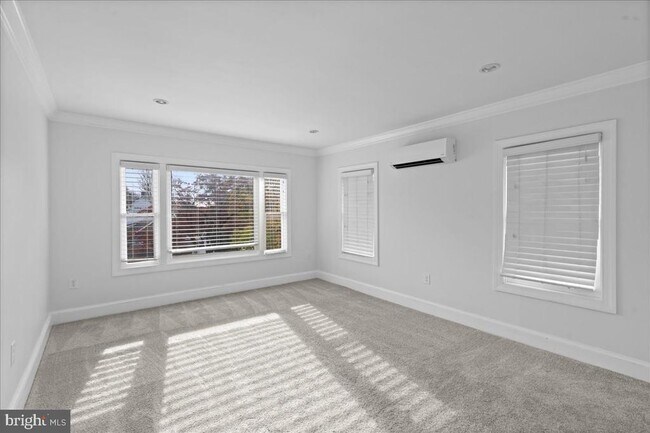 Building Photo - 182 W Court St