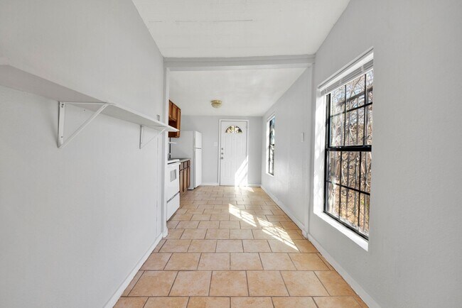 Building Photo - 652 N San Ignacio Ave
