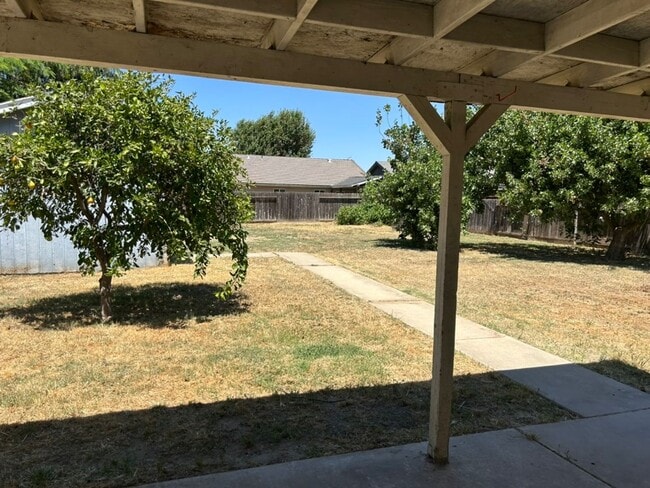 Building Photo - 3 bedroom 2 bathroom in a cul-de-sac home!!