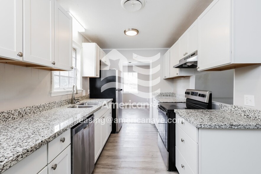 Building Photo - 329 Glen Rose Dr