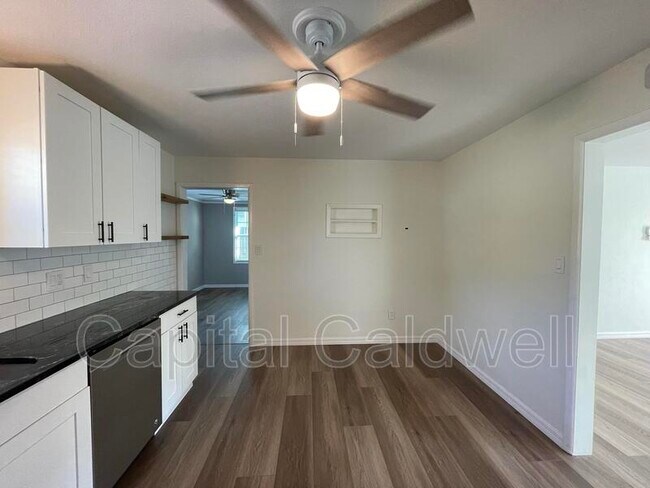 Building Photo - 1609 San Mateo Dr