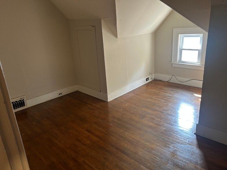 Office/Storage - 305 N Lowell Ave