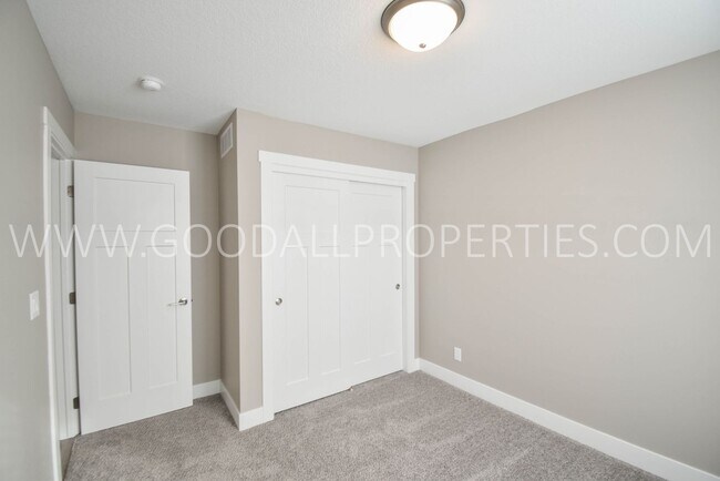 Building Photo - 3 Bedroom, 2 Bathroom Single Family Ranch with 2-Car attached garage