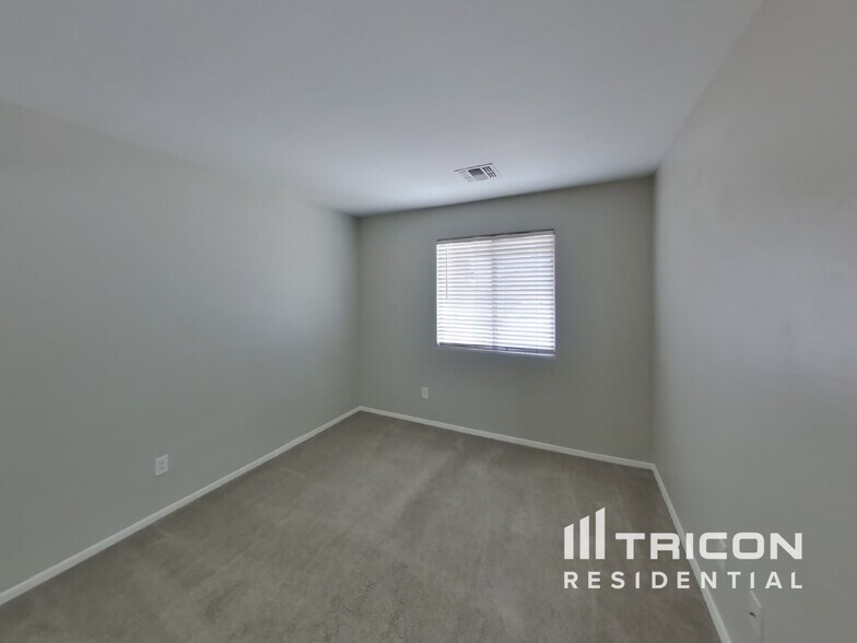 Building Photo - 8053 N 109th Ln