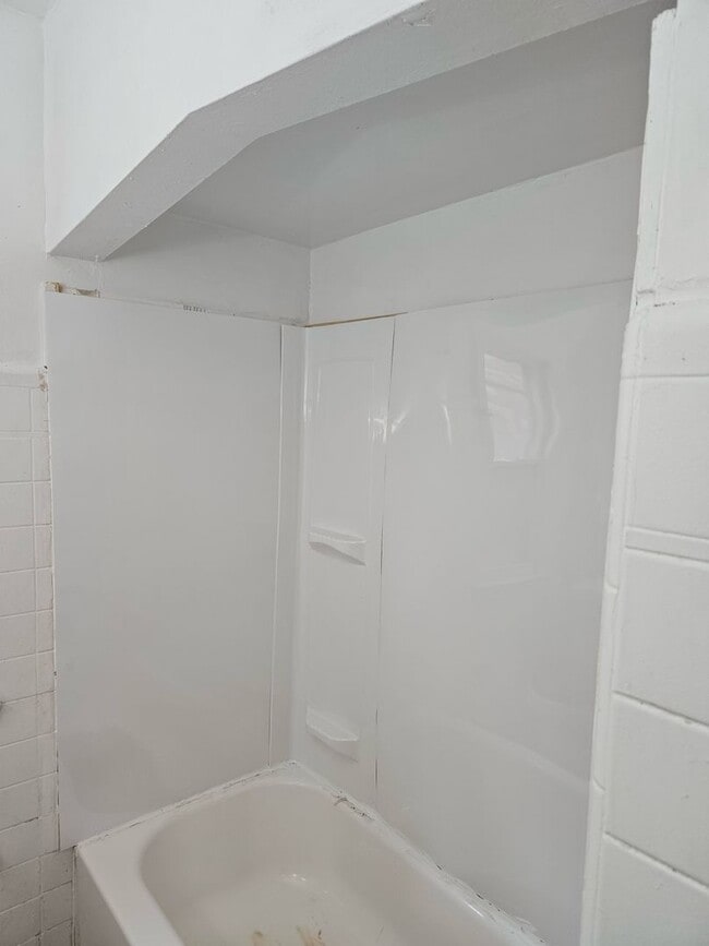 Building Photo - 10848 Lakepointe St