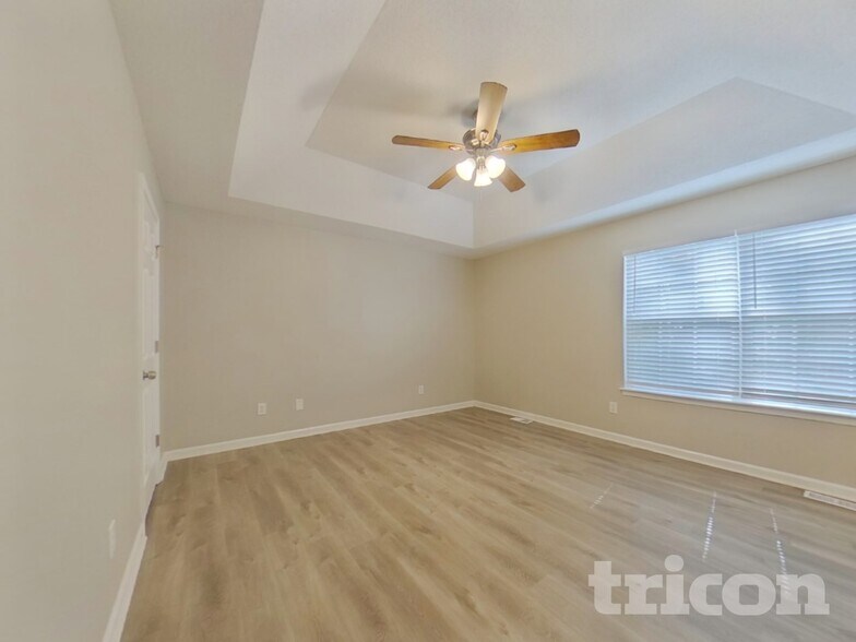 Building Photo - 210 Legend Dr