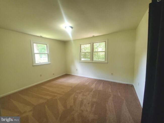 Building Photo - 161 Cooper Rd