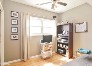 Building Photo - 1359 W Hubbard St