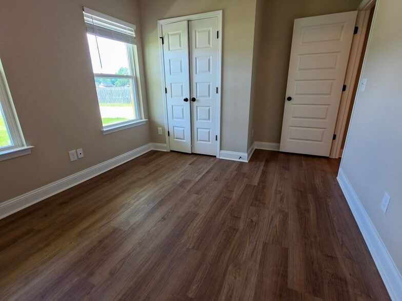 Building Photo - 3218 Benvill Ct