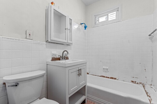 Building Photo - 762 Columbia Rd