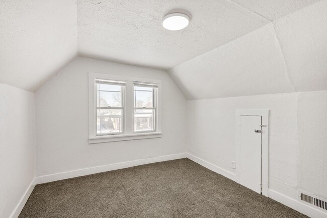 Building Photo - 910 Reddick St