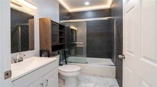 Building Photo - 8216 Encino Ave