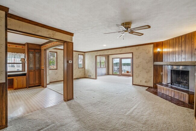 Building Photo - 2083 Chapman Lake Dr