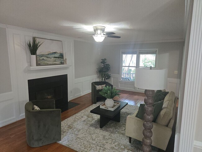 Building Photo - 3 Bed 2.5 bath house Double Branch Creek S...