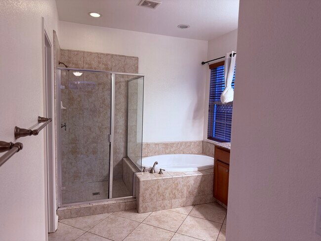 Building Photo - 252 W Terraza Way