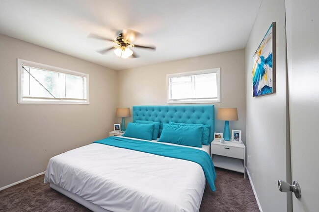 Building Photo - 3748 N Hawthorne Ln