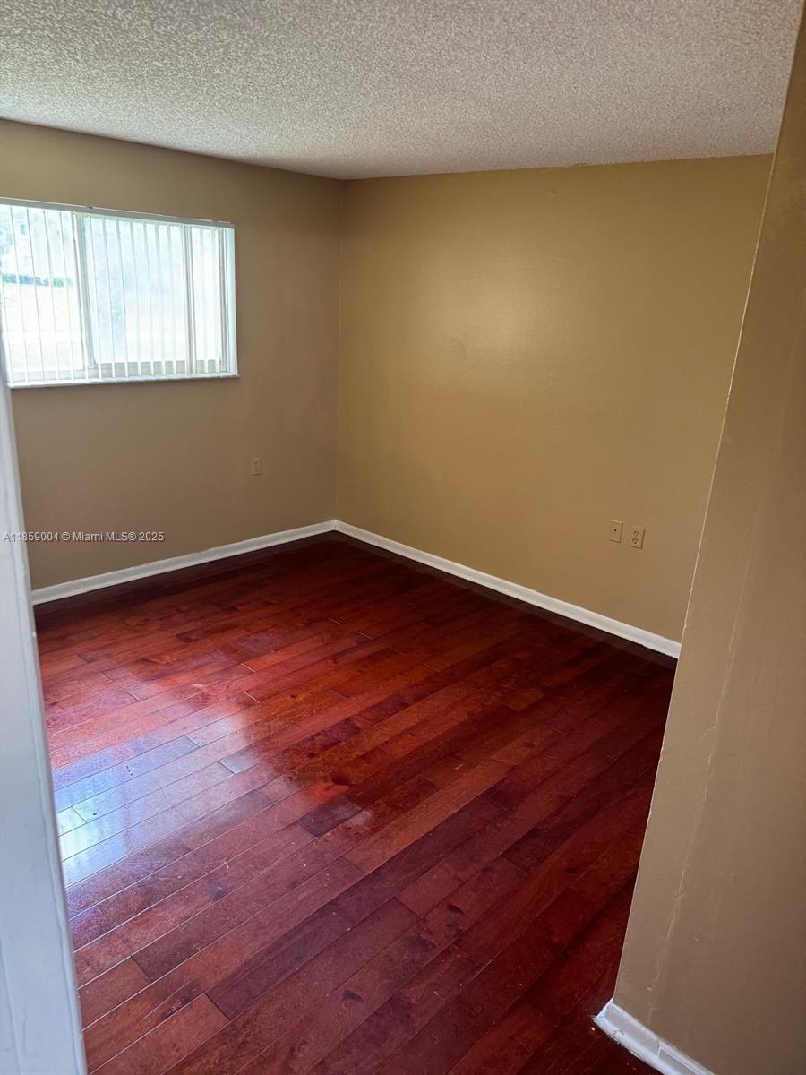 Building Photo - 984 Lake Victoria Dr