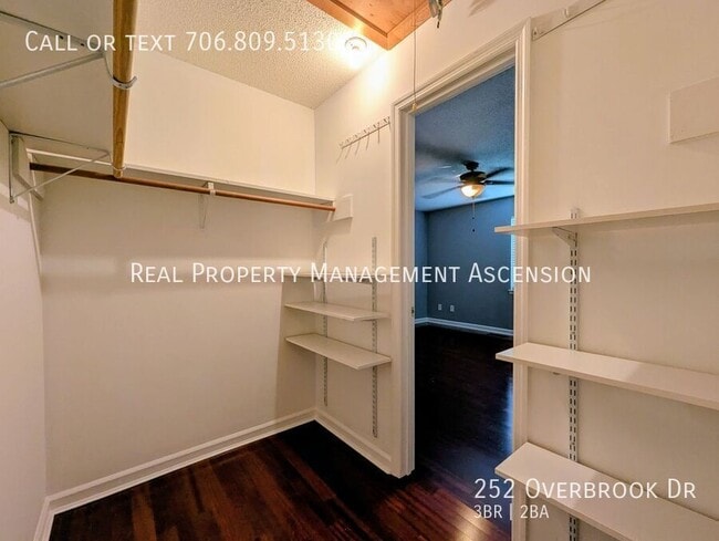 Building Photo - 252 Overbrook Dr