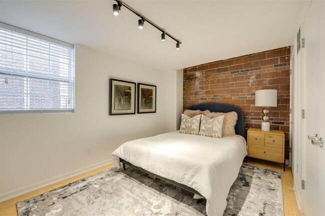 Building Photo - One bedroom loft in Midtown OKC!