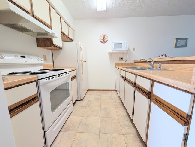 Building Photo - 4489 Little River Inn Ln