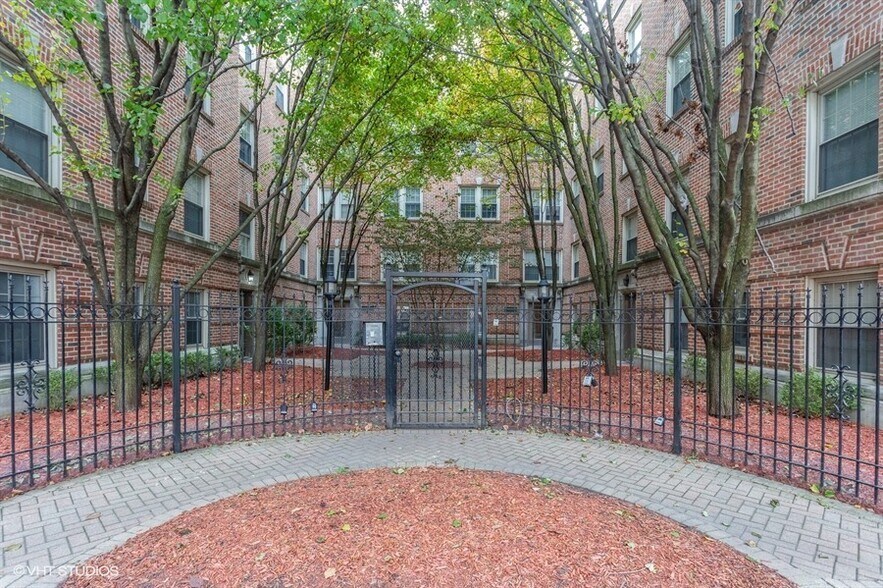 Primary Photo - 845 E 52nd St