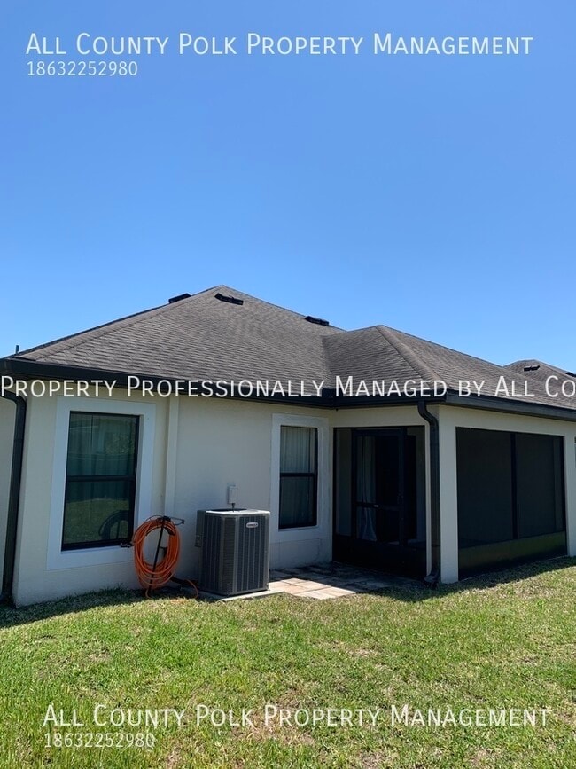 Building Photo - Lakeland Oasis! 3 Bedroom Duplex in Villag...