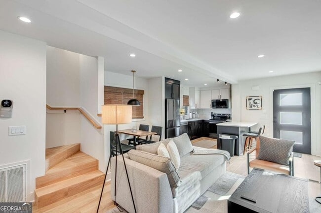 Building Photo - 775 Bradford St NW