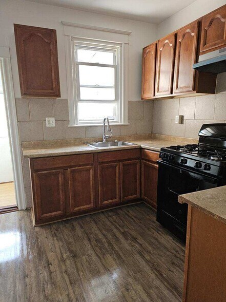 Building Photo - 1086 Alcott St