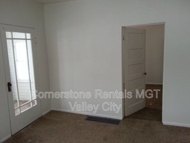 Building Photo - 309 College St SE