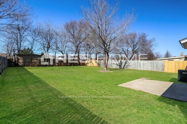 Building Photo - 3051 Shane Dr