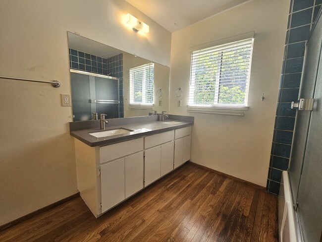 Building Photo - 4-Bedroom Single Family Home in Palo Alto-  lease take over